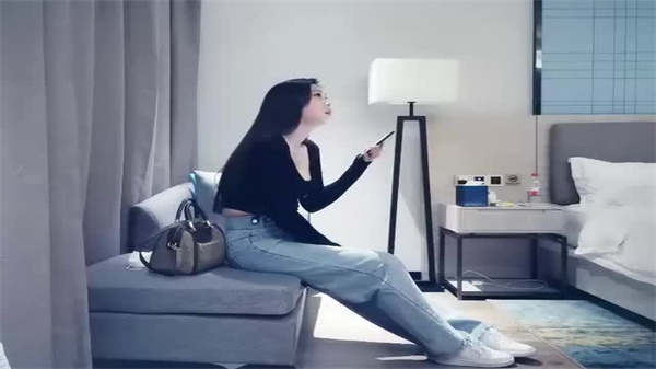 全国探花私约丰满长发爆乳妹，偷拍啪啪激情全记录